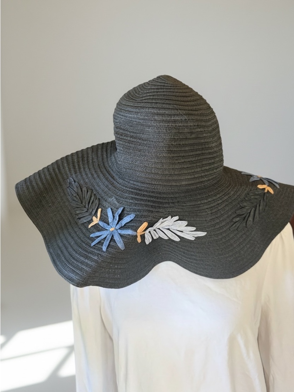 BCBGMAXAZRIA ladies floppy hat, new with tags